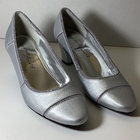 Easy Street Women's Datia Pump - Picture 8 of 14